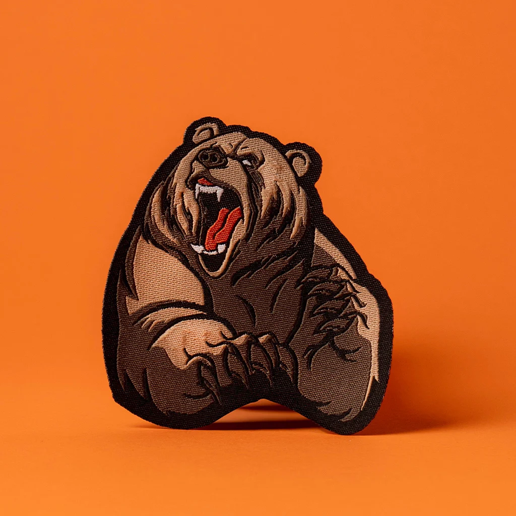 Parche Bordado Oso Grizzly Rugiendo fabricado por LabelGo